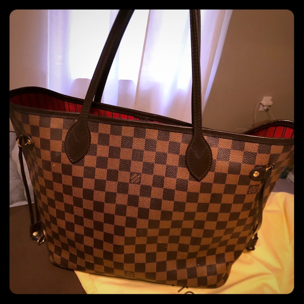 Louis Vuitton medium size neverfull